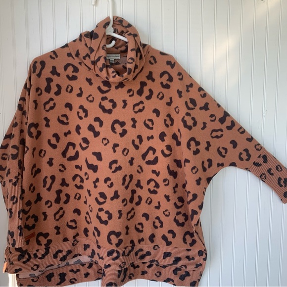 Simply Southern (OS Fits Most)Warm Tan and Black Patterned poncho Pullover - Picture 4 of 11